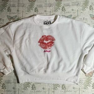 Strange‎ Daze lip xoxo sweatshirt white red medium